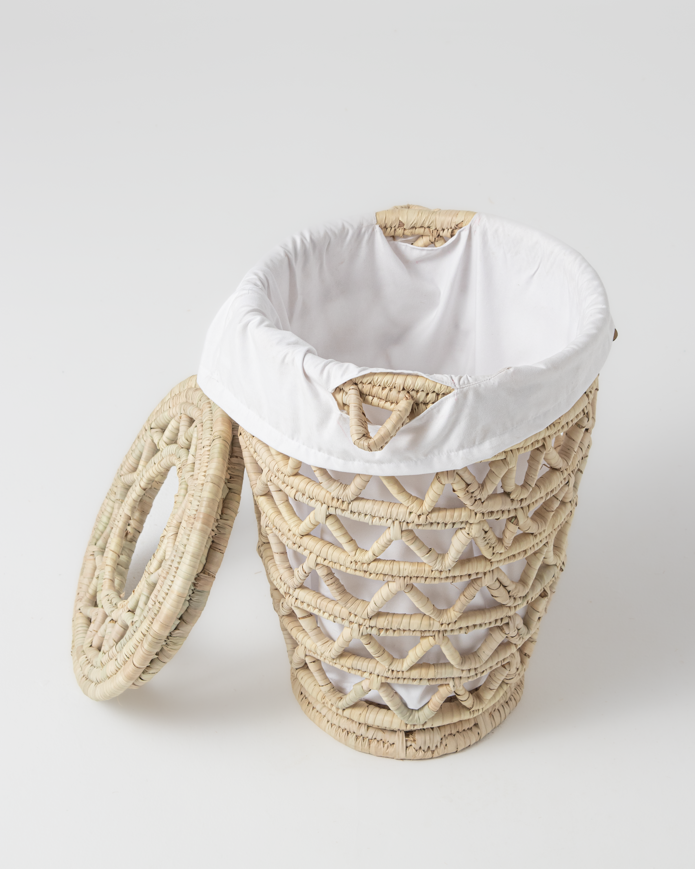 Laundry basket - Lid with a hole