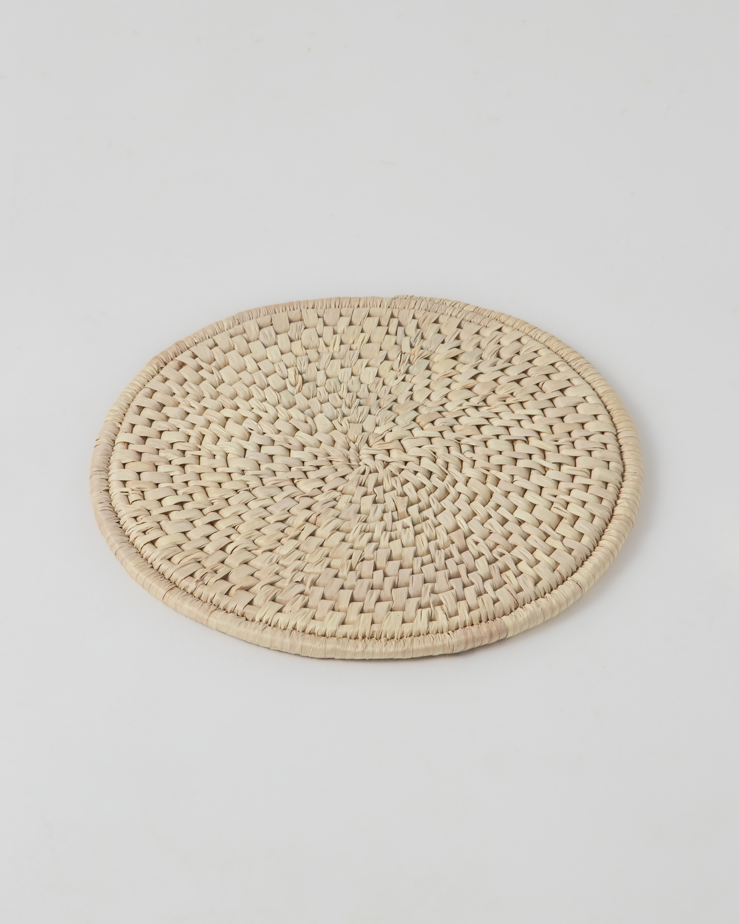 Staggered round heat resistant placemats