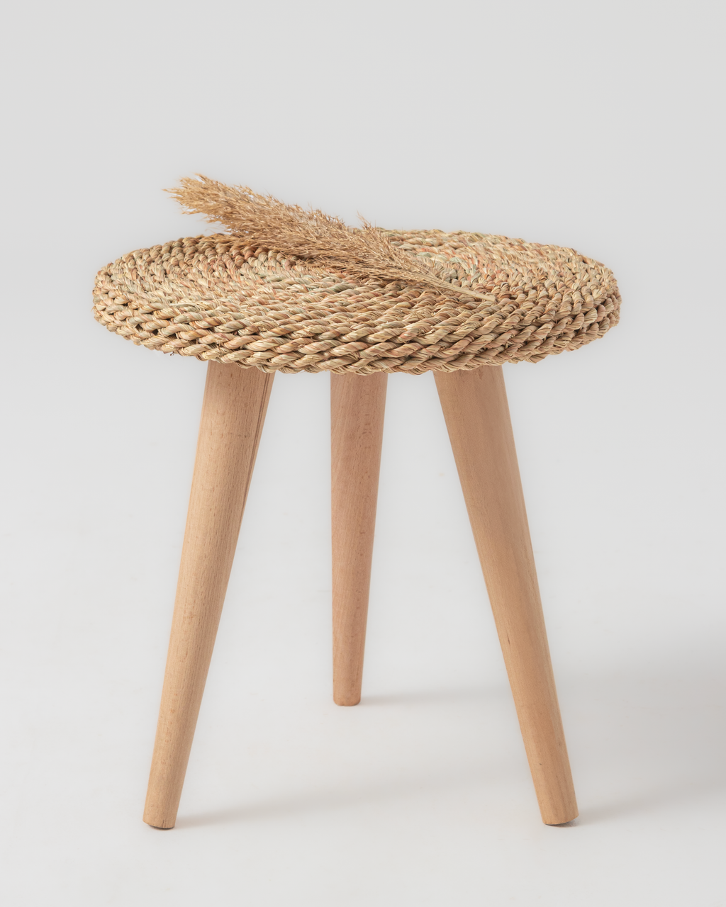 Round Halfa Table With Wooden Legs